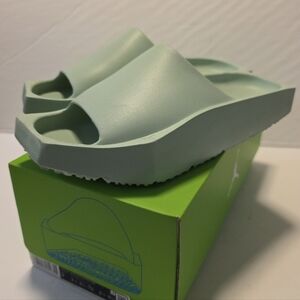Jordan Women's Hex Slides Sandals Pistachio Sz 9 Men's 7.5